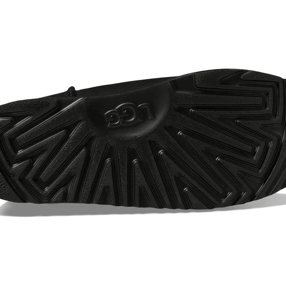 NWT NIB UGG Unisex Child Classic Short II Waterproof kids size 3 (black) - Picture 3 of 12